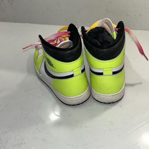 Air Jordan’s 1 high top lime green - Picture 3 of 6